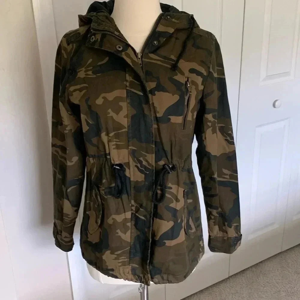 Camo anorak style jacket- Ambiance Outerwear size medium